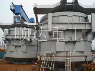        廢鋼料籃的(de)制造 大件公(gong)司發運碼頭(tou)     廢鋼料籃調(diao)試 大件公司(si)發運碼頭        料(liao)籃成品待檢(jian) 廢鋼料籃在(zai)上海港待裝(zhuāng)船