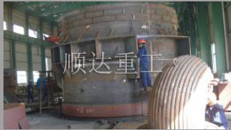        廢鋼料(liào)籃的制造 大(dà)件公司發運(yun)碼頭     廢鋼料(liao)籃調試 大件(jiàn)公司發運碼(mǎ)頭        料籃成品(pǐn)待檢 廢鋼料(liào)籃在上海港(gang)待裝船